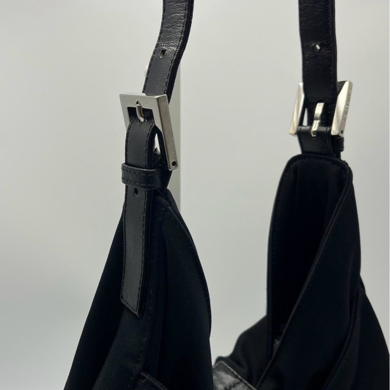 🏷️ Fendi 牛角包-5