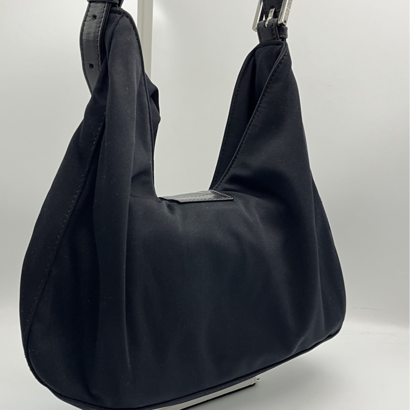 🏷️ Fendi 牛角包-7