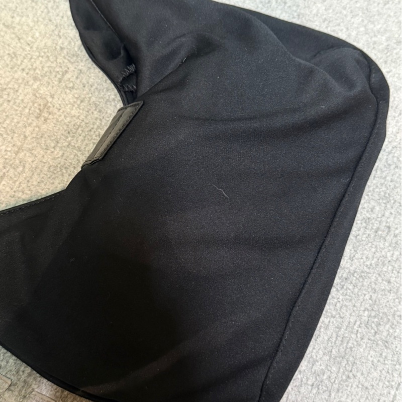 🏷️ Fendi 牛角包-10