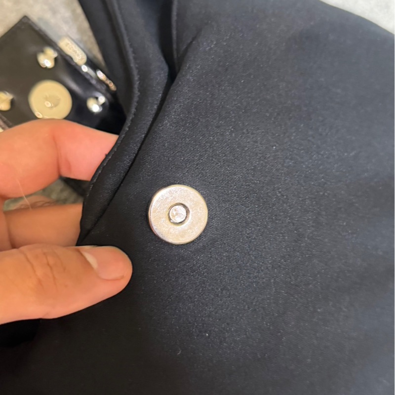 🏷️ Fendi 牛角包-13