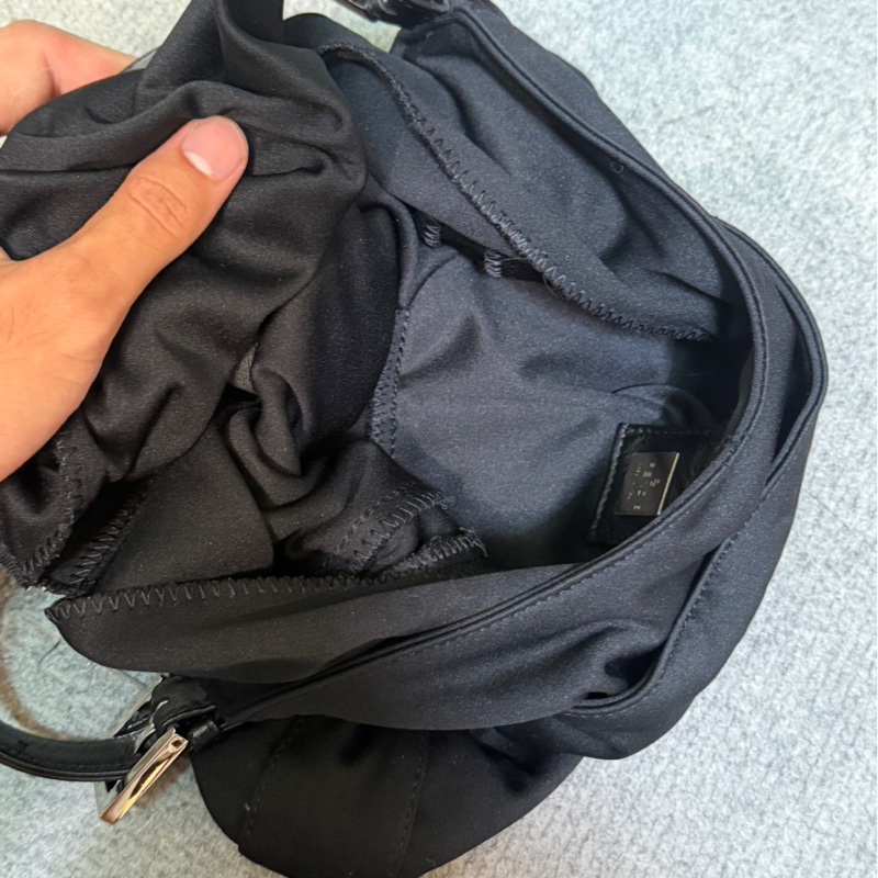 🏷️ Fendi 牛角包-14