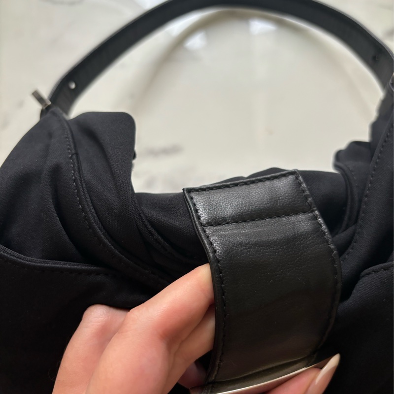 🏷️ Fendi 牛角包-8