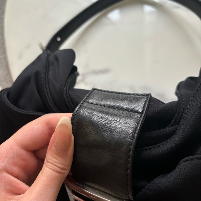 🏷️ Fendi 牛角包-9