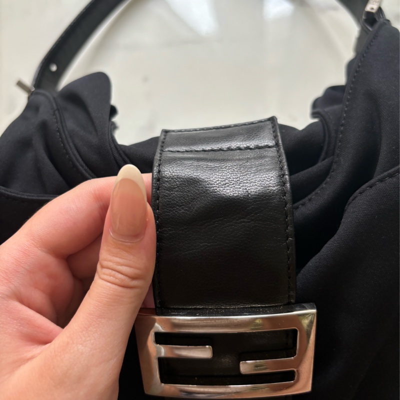 🏷️ Fendi 牛角包-10
