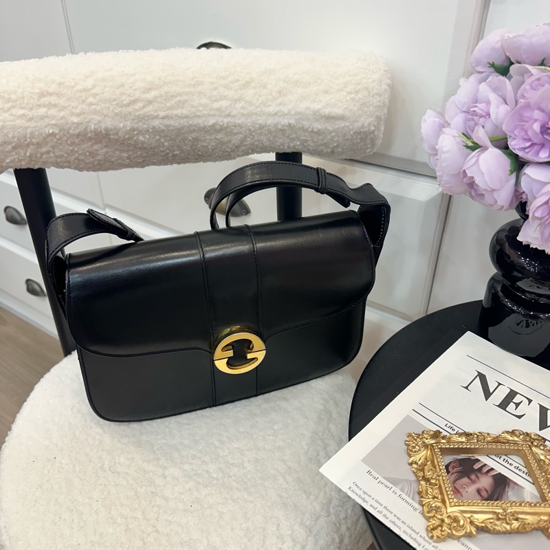 Gucci Vintage 中古黑色金色logo小牛皮肩背包-0