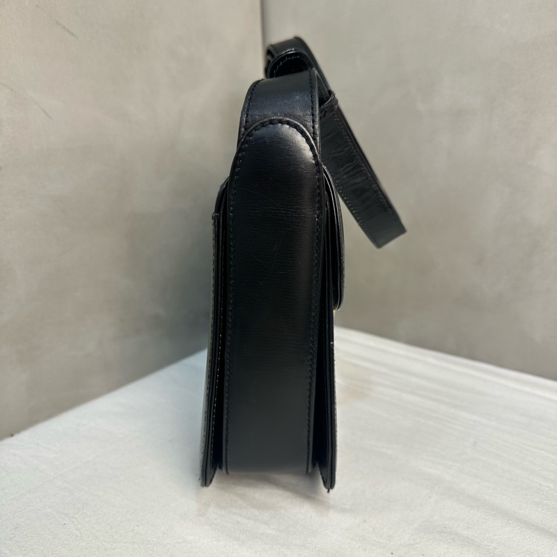 Gucci Vintage 中古黑色金色logo小牛皮肩背包-6