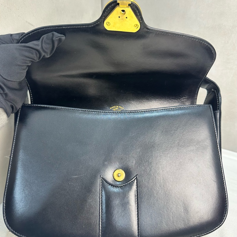 Gucci Vintage 中古黑色金色logo小牛皮肩背包-11