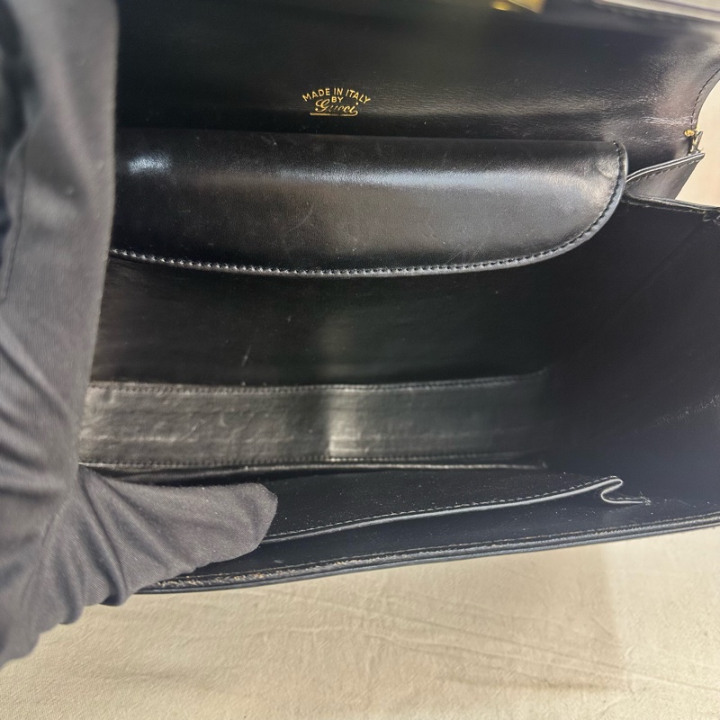 Gucci Vintage 中古黑色金色logo小牛皮肩背包-13