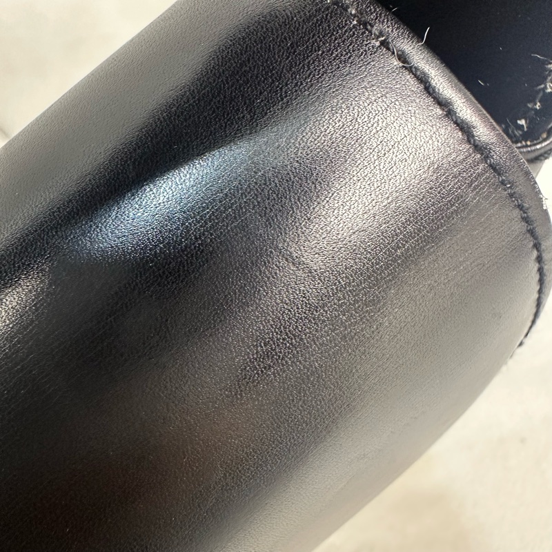 Gucci Vintage 中古黑色金色logo小牛皮肩背包-26