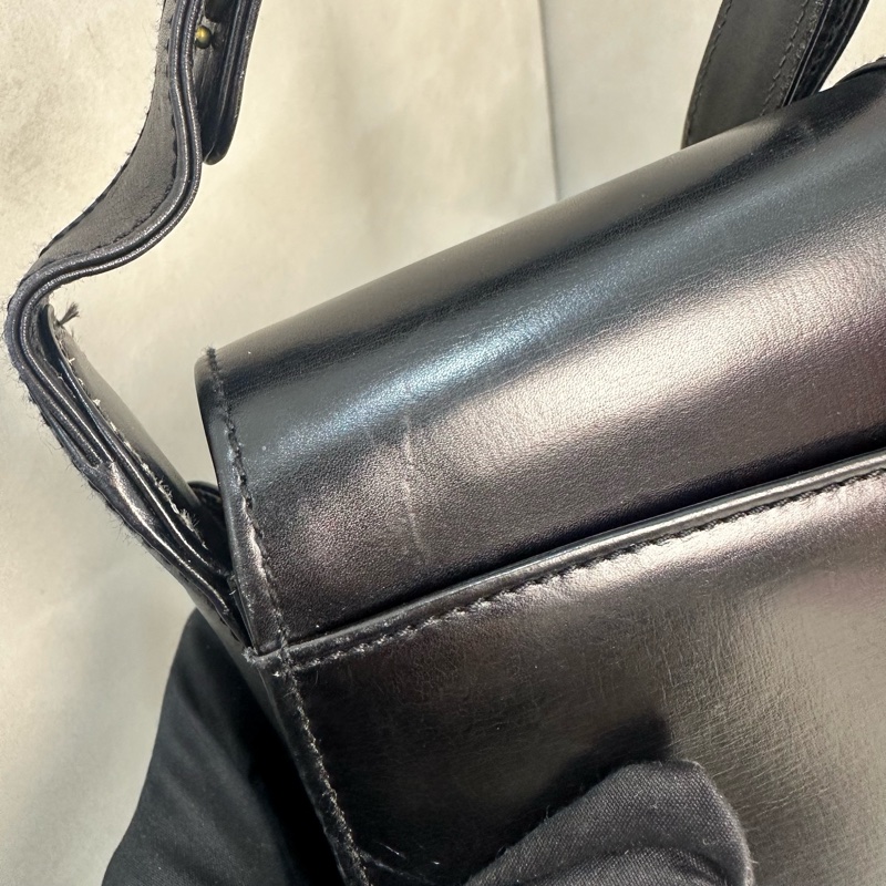 Gucci Vintage 中古黑色金色logo小牛皮肩背包-27