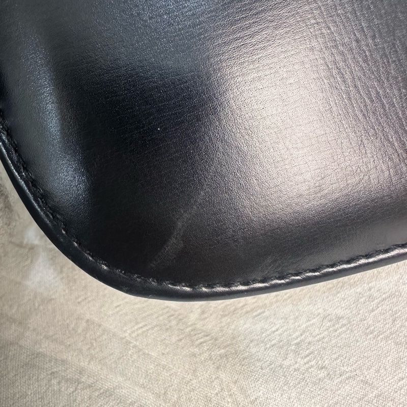 Gucci Vintage 中古黑色金色logo小牛皮肩背包-28