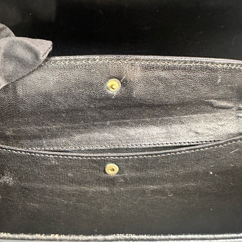 Gucci Vintage 中古黑色金色logo小牛皮肩背包-32