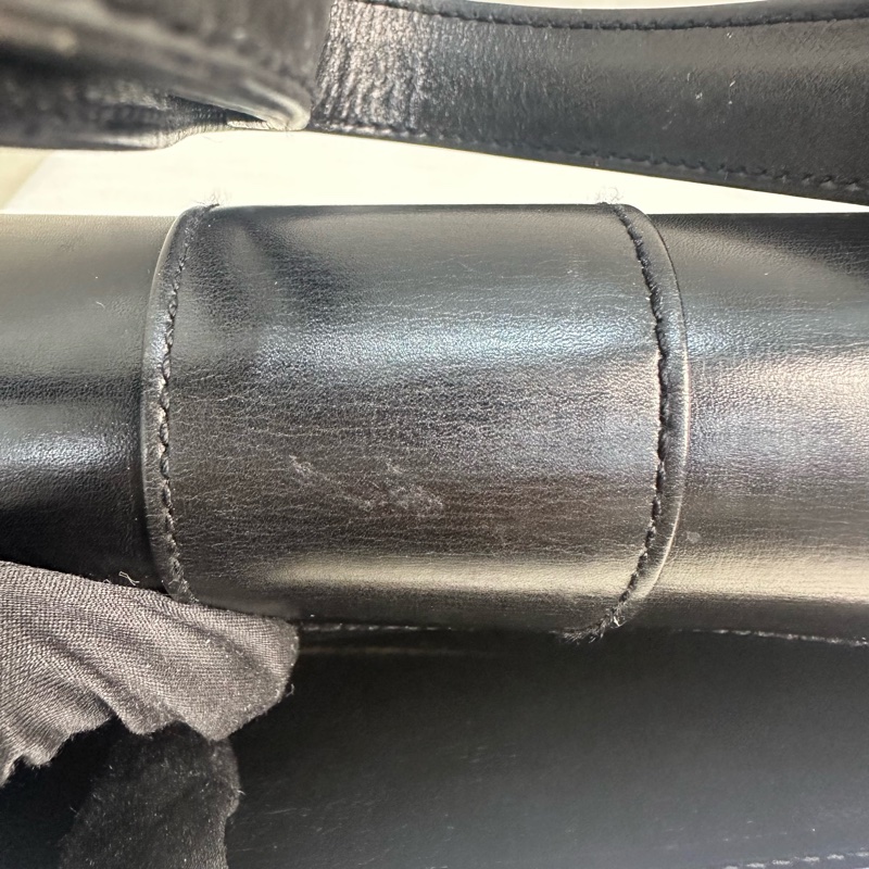 Gucci Vintage 中古黑色金色logo小牛皮肩背包-36