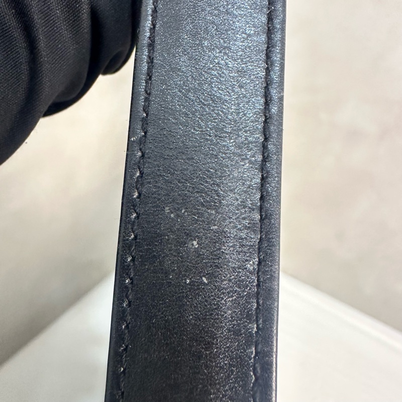 Gucci Vintage 中古黑色金色logo小牛皮肩背包-43