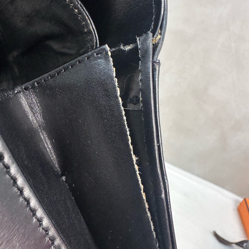 Gucci Vintage 中古黑色金色logo小牛皮肩背包-45