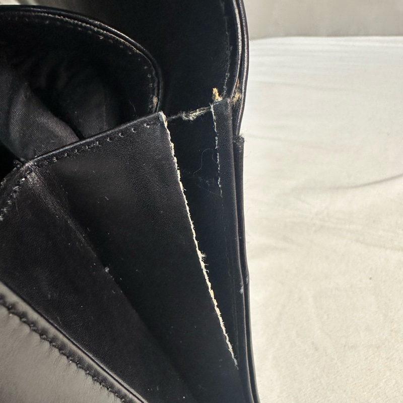 Gucci Vintage 中古黑色金色logo小牛皮肩背包-48