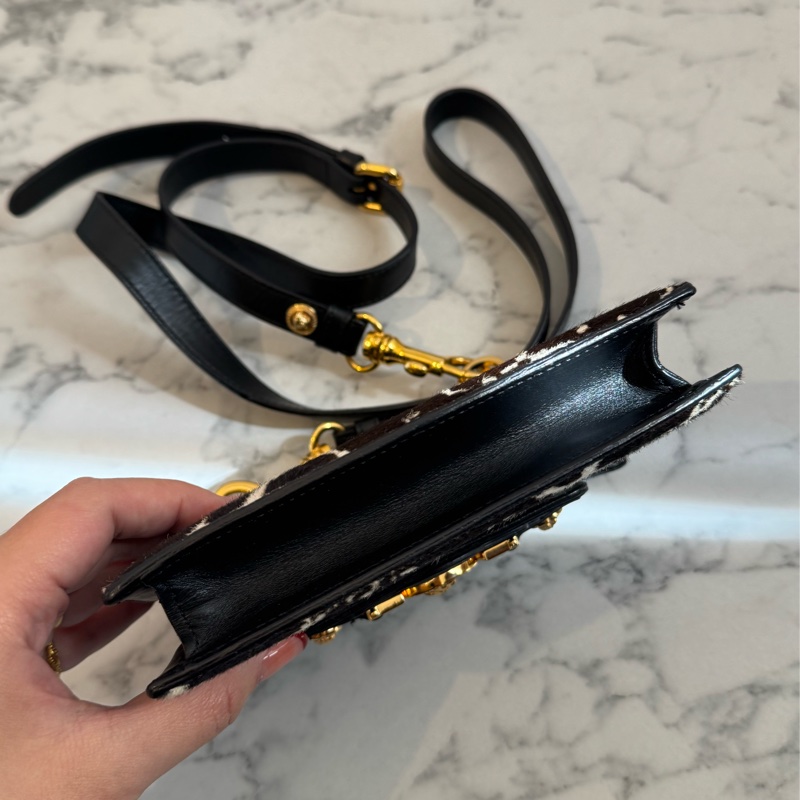 Versace黑皮革/黑白馬毛斜背包  貴氣十足✨✨-3