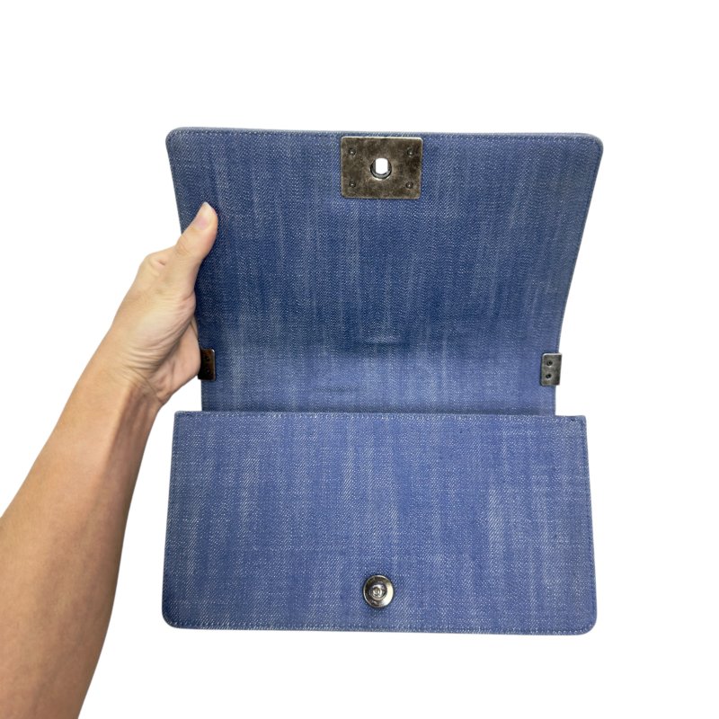 CHANEL Boy 洗水牛仔布 手袋-16