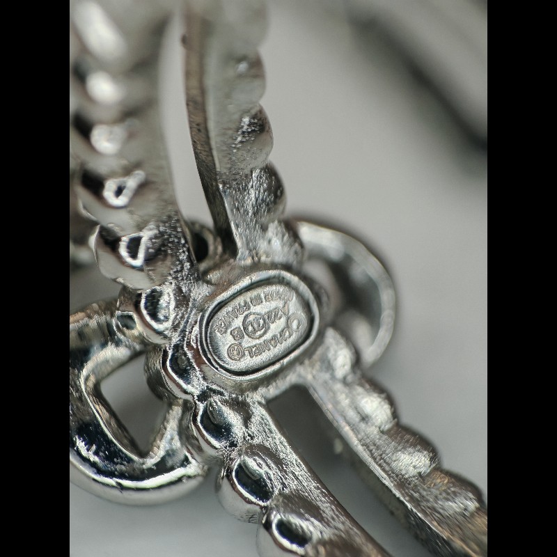 Chanel 23B 滿鑽蝴蝶結雙C耳環-8