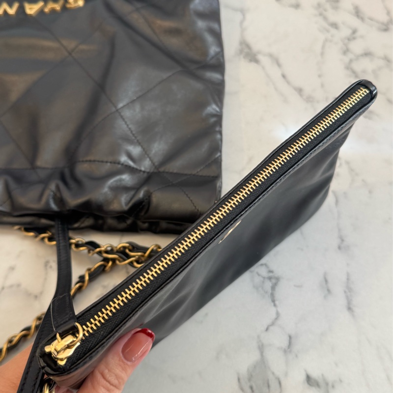 Chanel黑色金字樣22bag小號 最經典最搶手的尺寸-24