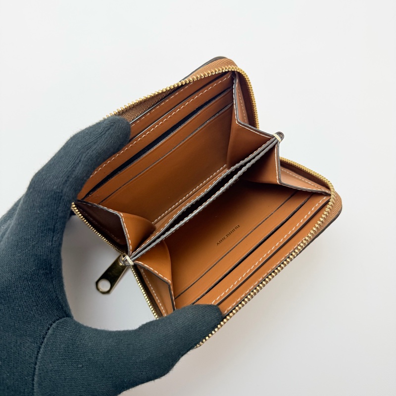 Burberry 8070600 ㄇ字拉鏈錢包-6