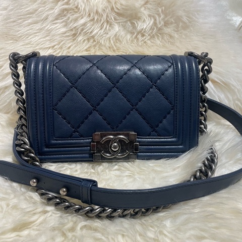 Chanel 20 Boy 深藍色小牛皮