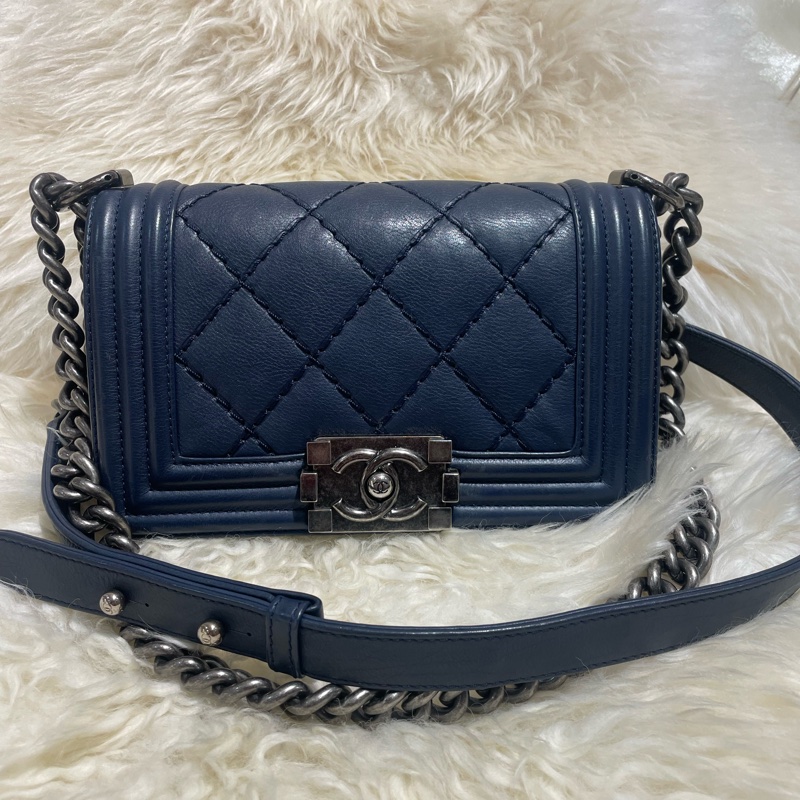 Chanel 20 Boy 深藍色小牛皮-0