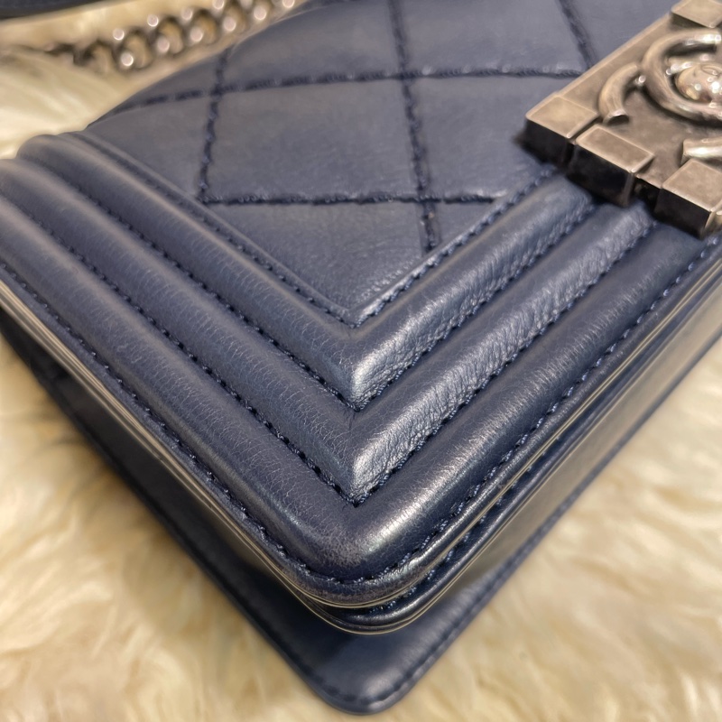 Chanel 20 Boy 深藍色小牛皮-2
