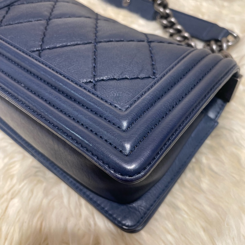 Chanel 20 Boy 深藍色小牛皮-5