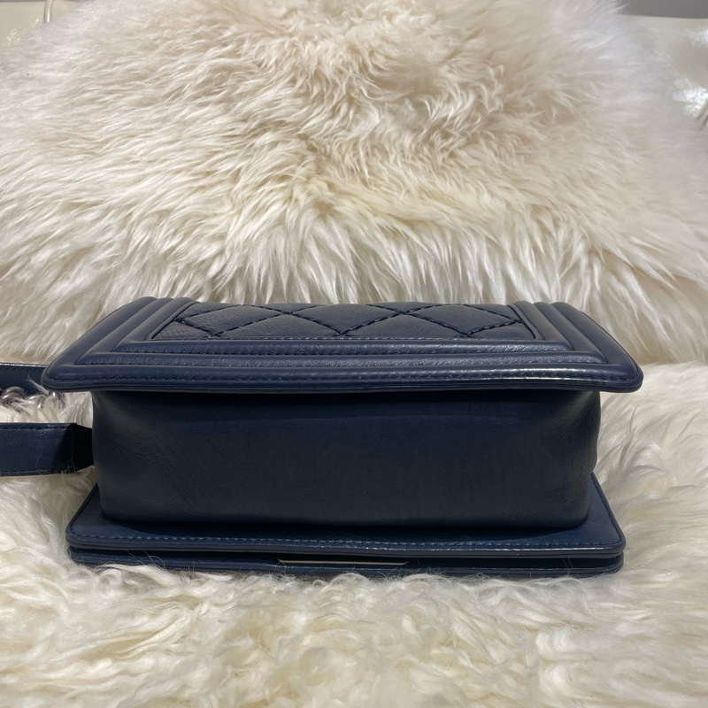 Chanel 20 Boy 深藍色小牛皮-6