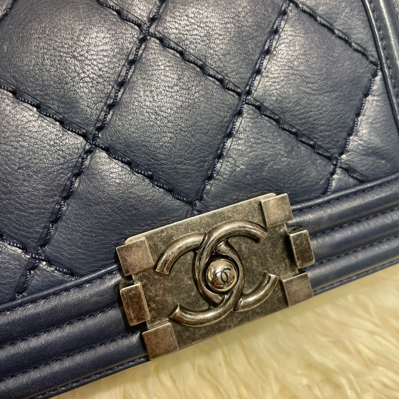Chanel 20 Boy 深藍色小牛皮-7