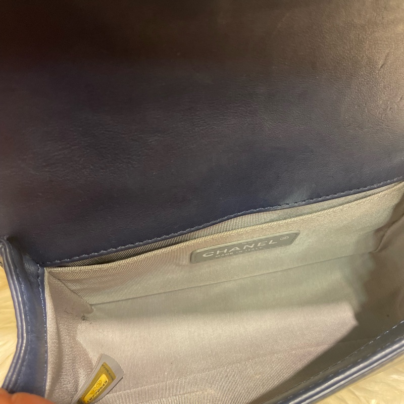 Chanel 20 Boy 深藍色小牛皮-8