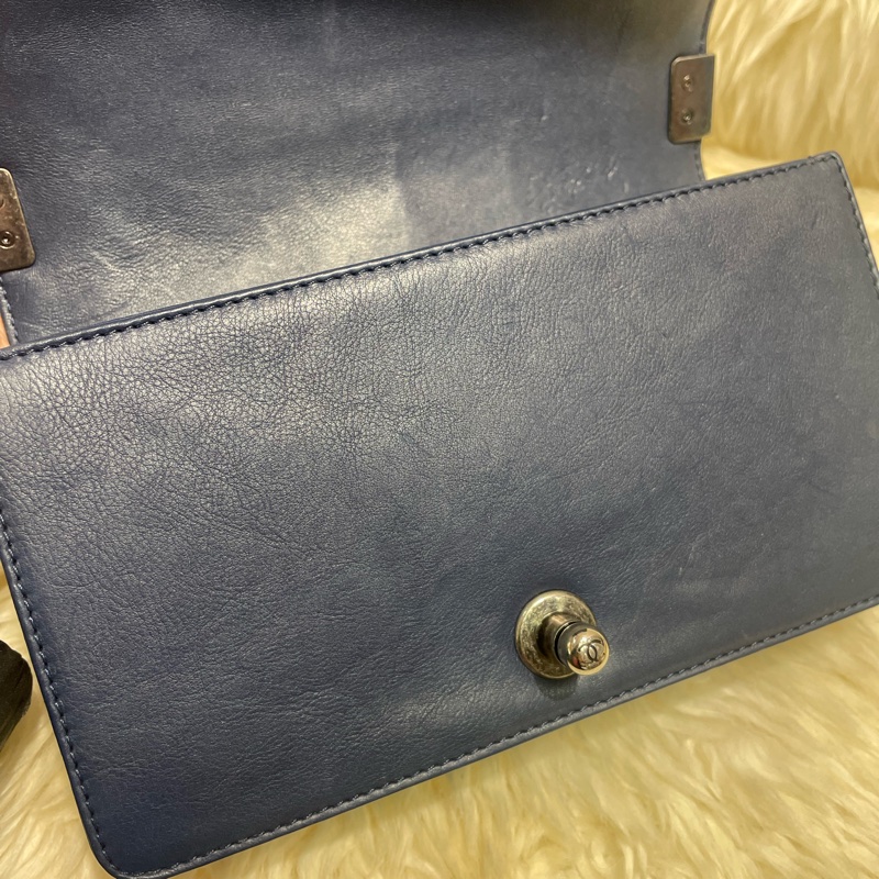 Chanel 20 Boy 深藍色小牛皮-10