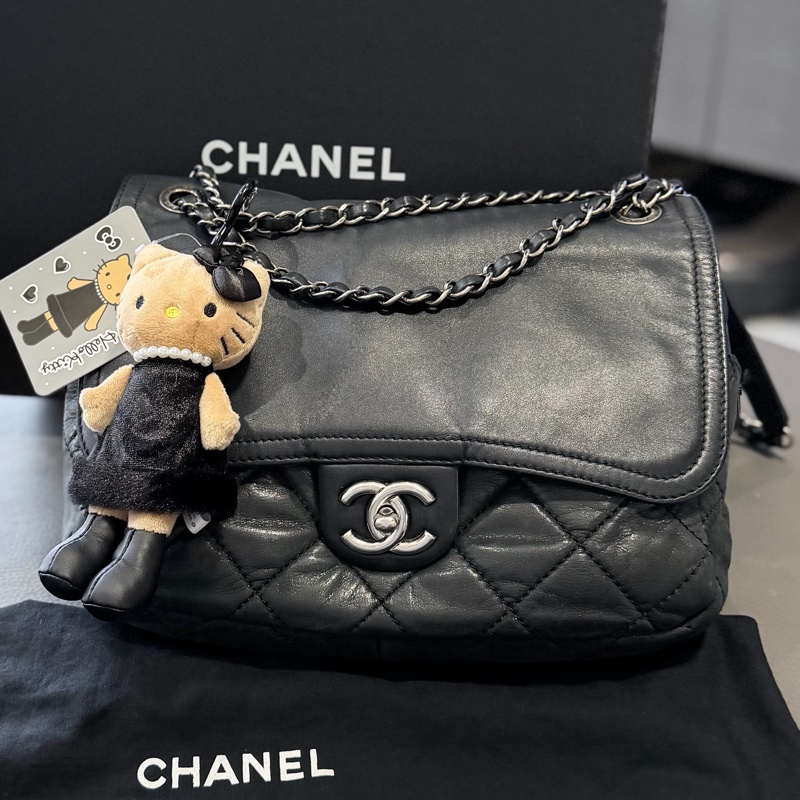 Chanel 黑銀拼接皮革翻蓋包🍩雲朵泡芙包/甜價收藏品-8