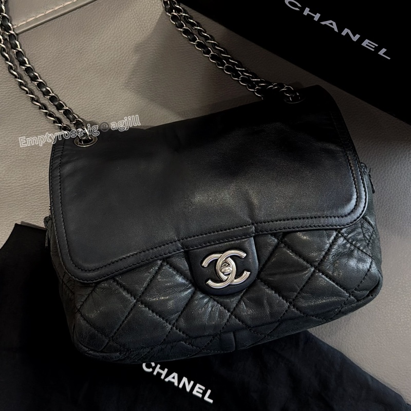 Chanel 黑銀拼接皮革翻蓋包🍩雲朵泡芙包/甜價收藏品-16