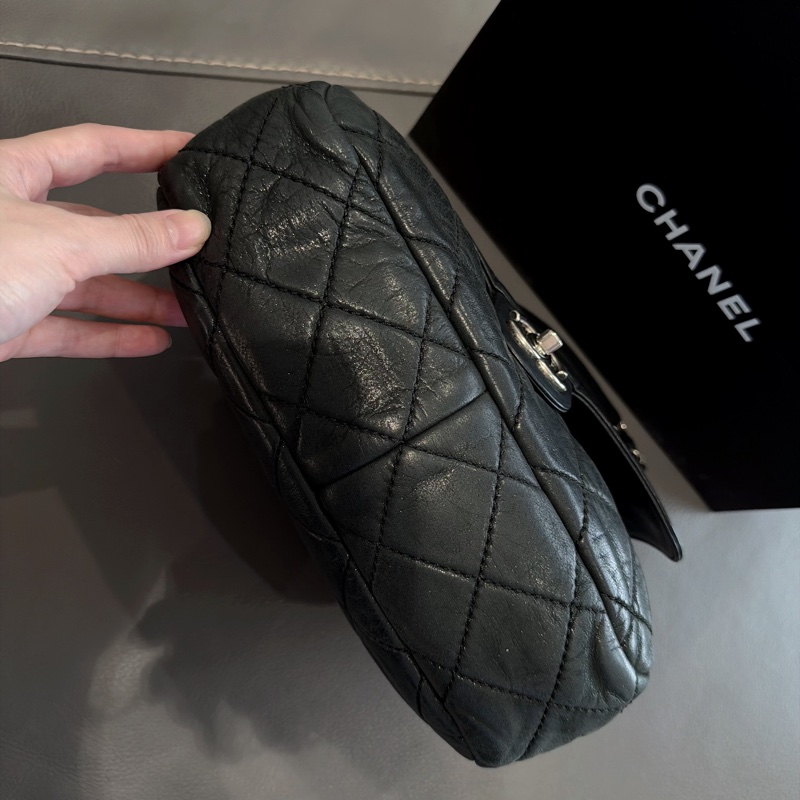 Chanel 黑銀拼接皮革翻蓋包🍩雲朵泡芙包/甜價收藏品-10