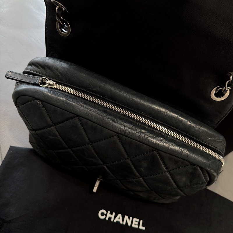 Chanel 黑銀拼接皮革翻蓋包🍩雲朵泡芙包/甜價收藏品-12