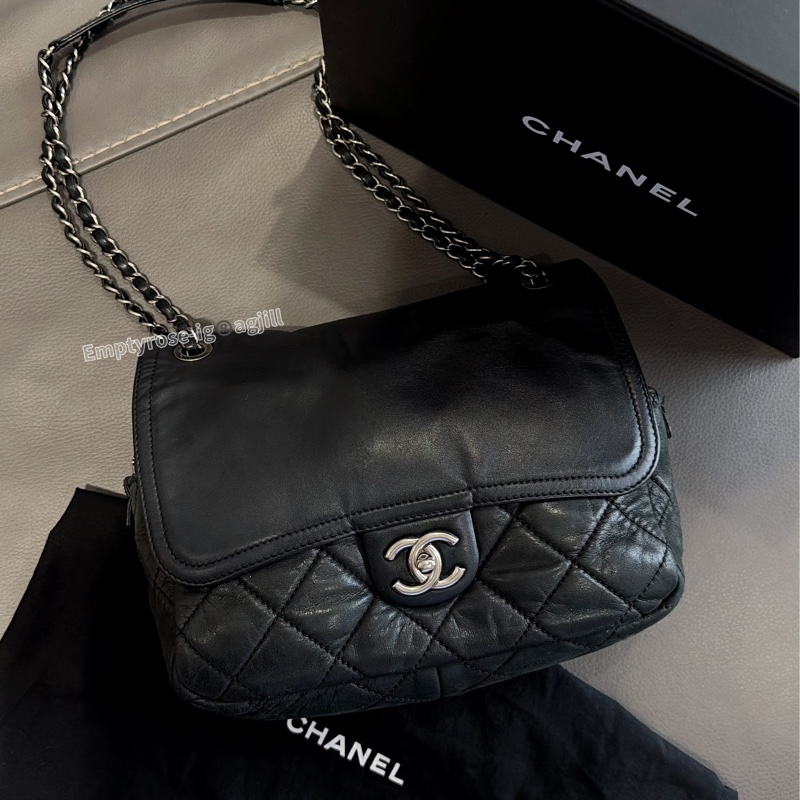 Chanel 黑銀拼接皮革翻蓋包🍩雲朵泡芙包/甜價收藏品-13