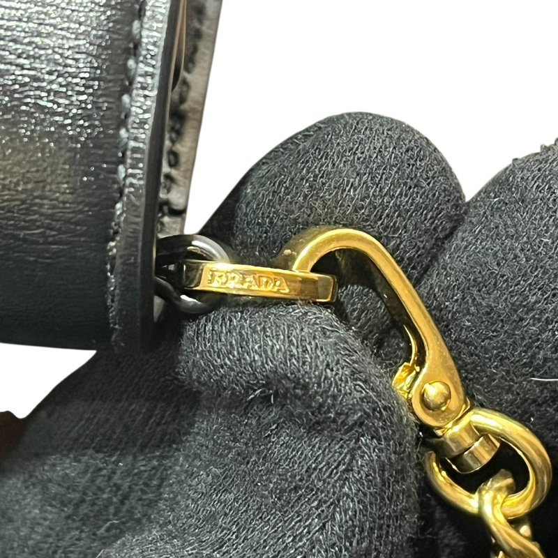 【美收精品】PRADA黑色牛皮金鍊肩背包 5-46-17