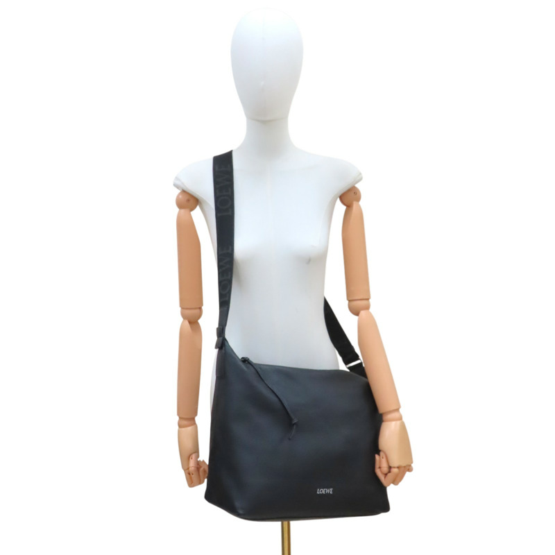 黑色牛皮 Cubi crossbody 肩背包【LOEWE 羅威】 B906K70X22-9