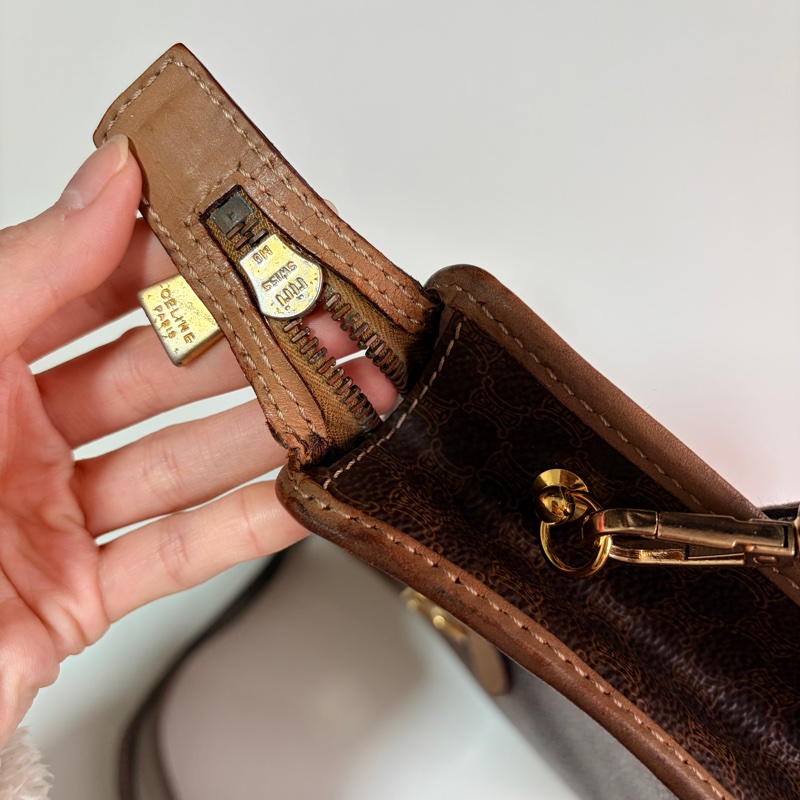 Celine Macadam Clutch 斜背包 棕色 老花 思琳小吊環-17