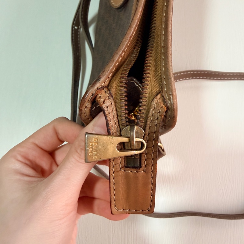 Celine Macadam Clutch 斜背包 棕色 老花 思琳小吊環-18