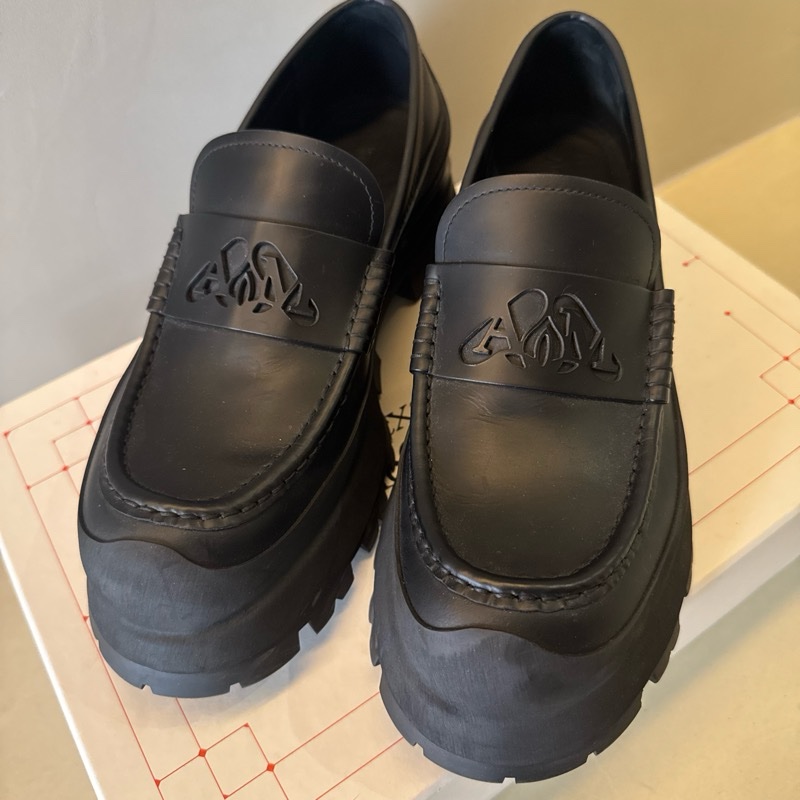 ALEXANDER MCQUEEN - Seal Logo Leather Loafers-1