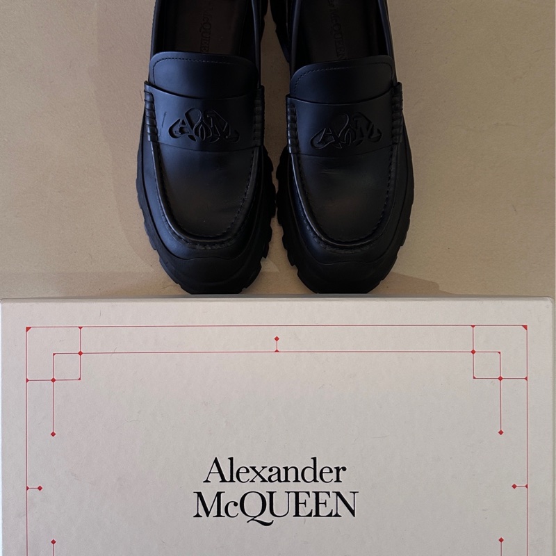 ALEXANDER MCQUEEN - Seal Logo Leather Loafers-2