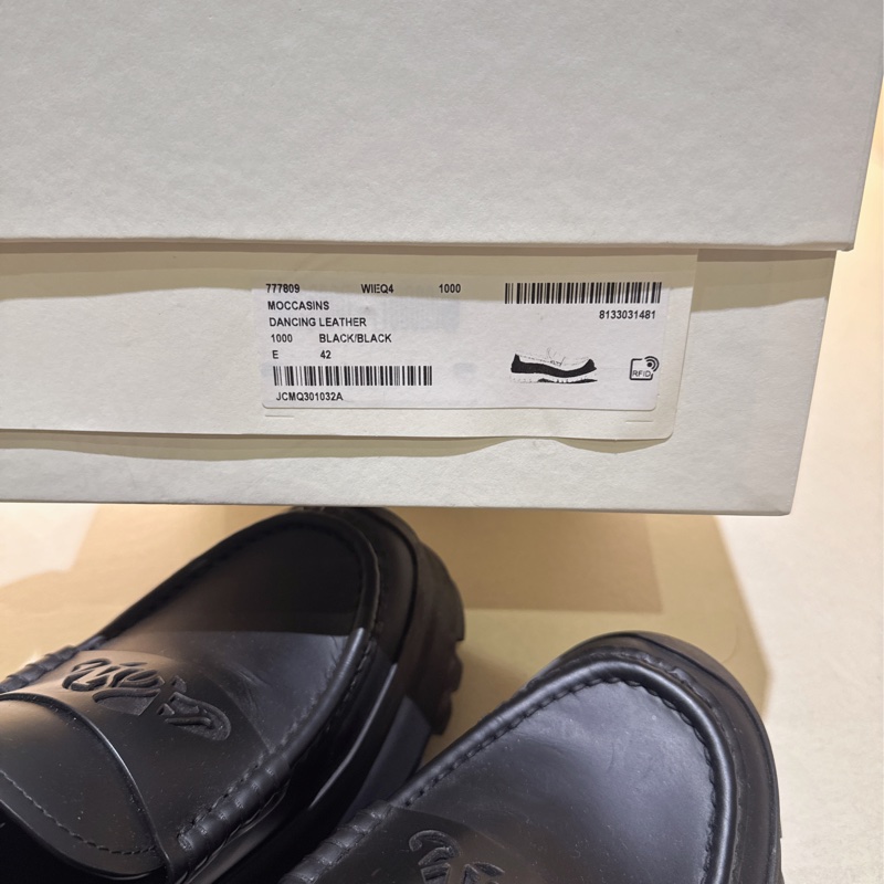 ALEXANDER MCQUEEN - Seal Logo Leather Loafers-9