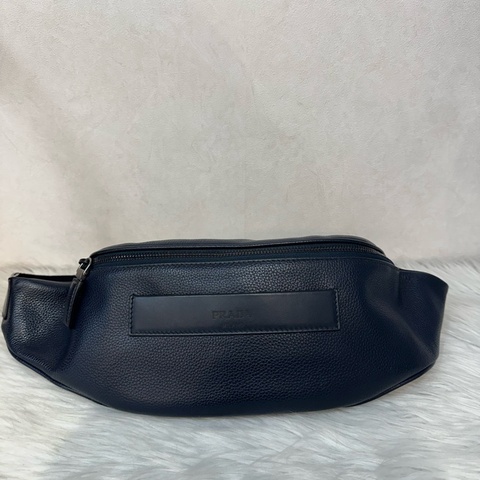 Prada 2VL010深藍色荔枝皮銀釦腰包