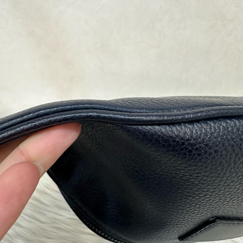 Prada 2VL010深藍色荔枝皮銀釦腰包-9