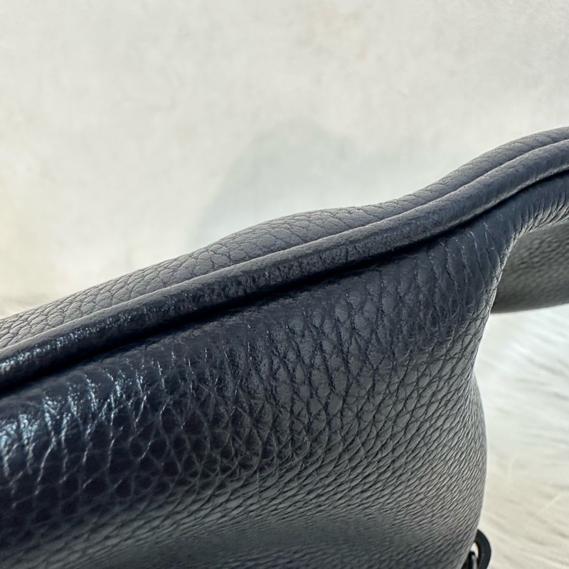 Prada 2VL010深藍色荔枝皮銀釦腰包-11