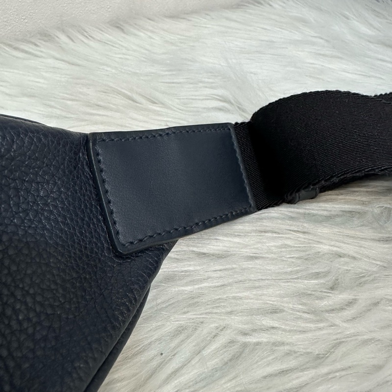 Prada 2VL010深藍色荔枝皮銀釦腰包-13