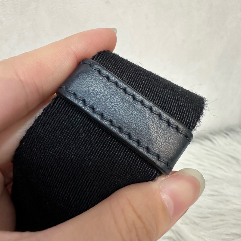 Prada 2VL010深藍色荔枝皮銀釦腰包-17